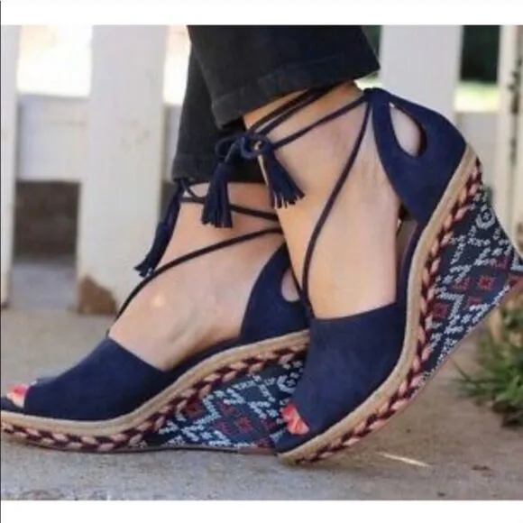 Cabi Isla wedge Sandal size 8