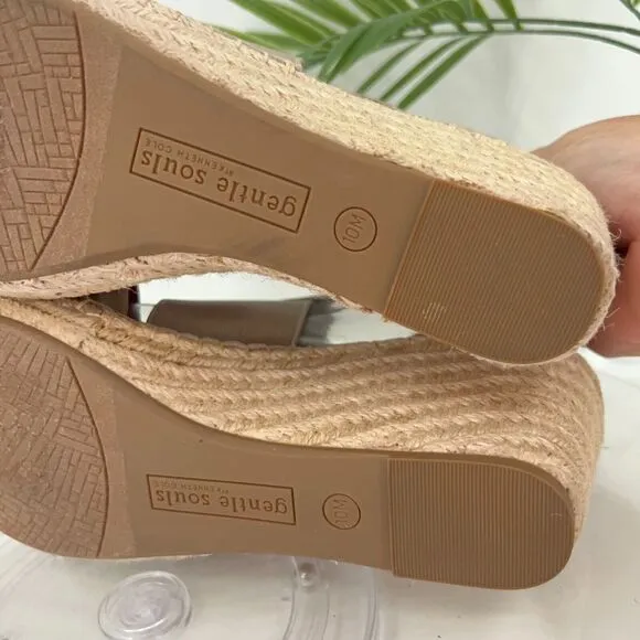 Gentle Souls Women's Colleen Sandal 10 Espadrille Wedge Cross Strap Tan Suede