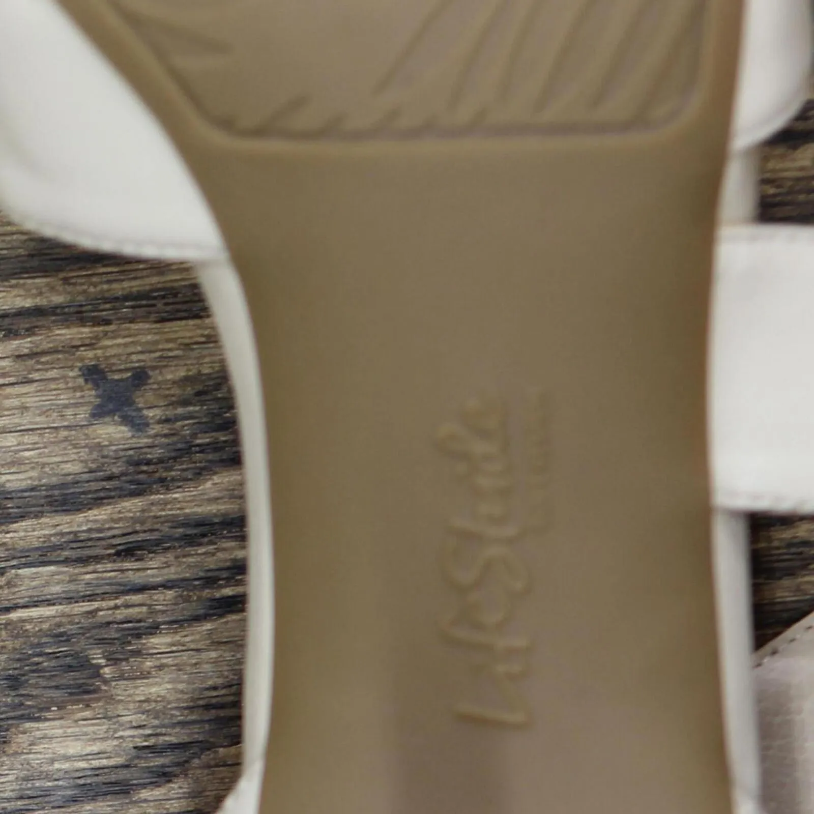 Lifestride Womens Mega Dress Heels H5058S1-250 Almond Milk Off White 7M