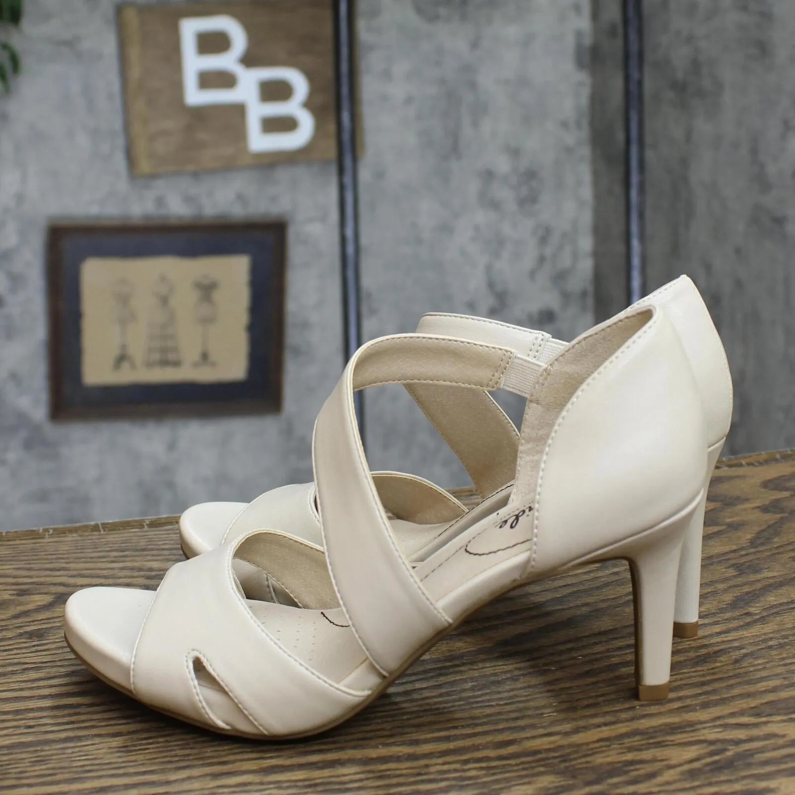Lifestride Womens Mega Dress Heels H5058S1-250 Almond Milk Off White 7M