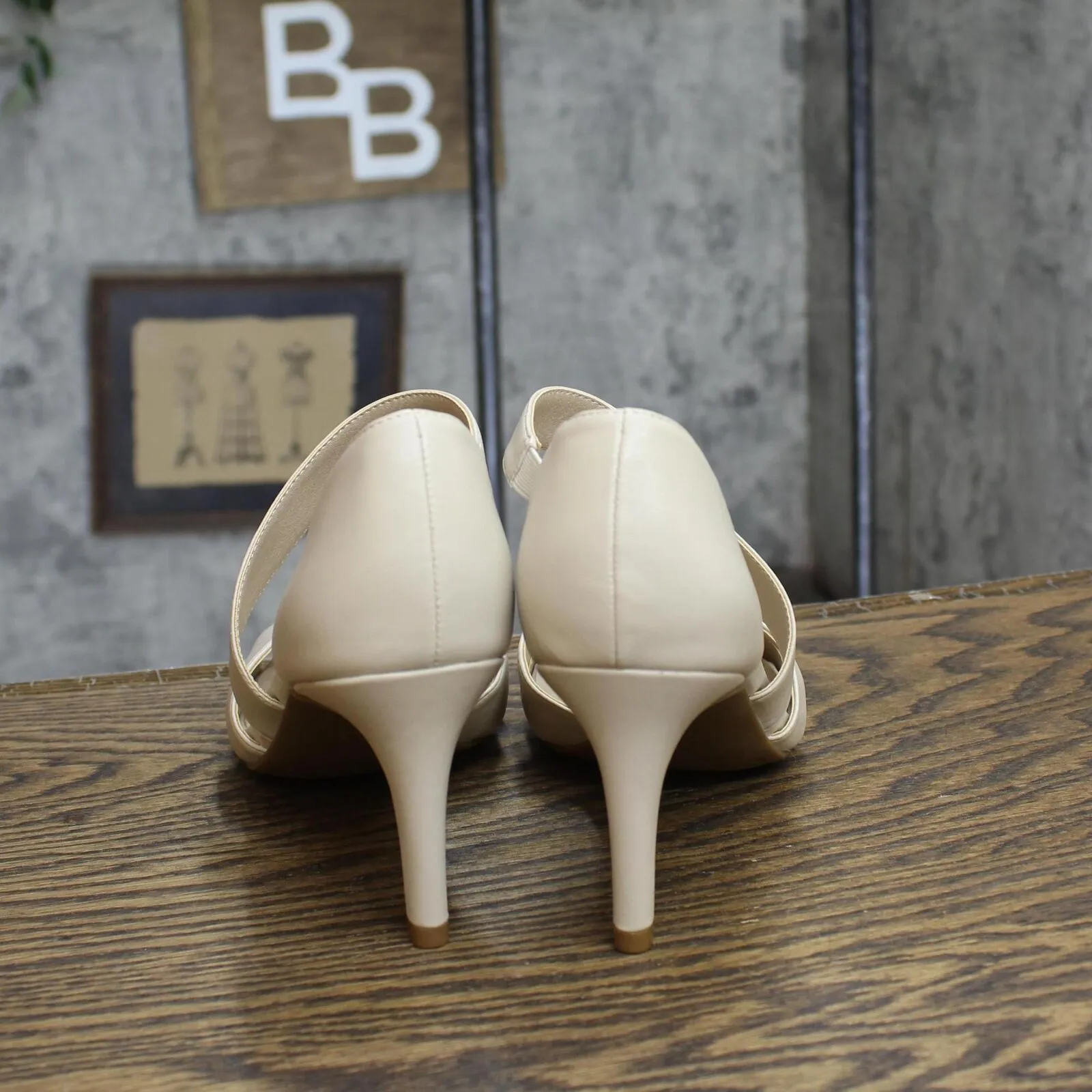 Lifestride Womens Mega Dress Heels H5058S1-250 Almond Milk Off White 7M