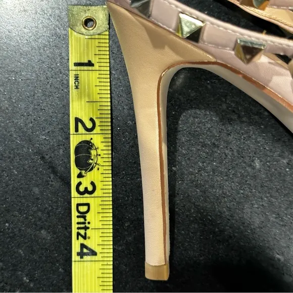NWOT Vocosi Gold Rockstud Slingback Strappy Dress Heels Nude Pink Trim‎ S…