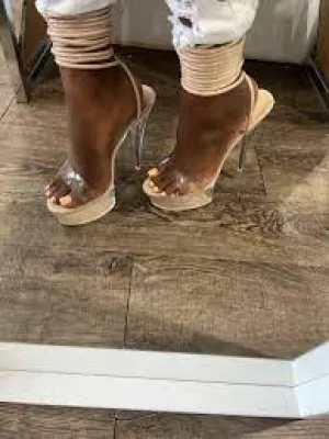 PAMELA Nude
