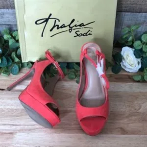 Thalia Sodi Chhloe Faux Suede Platform Heels Pink 9.5 Medium (B M)