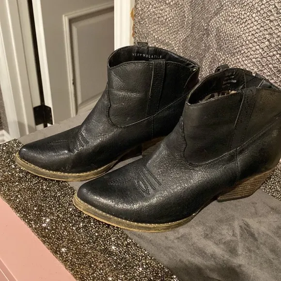Very Volatile Leather Booties  Size 6.5